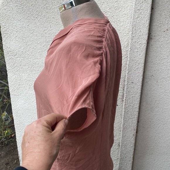 Vince 100% silk thin stunning blouse from Neiman’s Gorgeous! - Picture 6 of 8